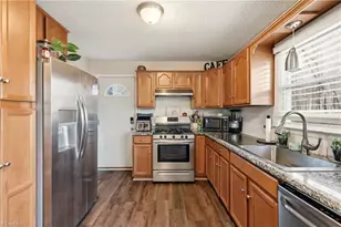 1811 Yarbrough Dr, Greensboro, NC 27405 - Photo 12