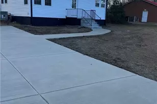 609 Phillips St, Burlington, NC 27217 - Photo 2