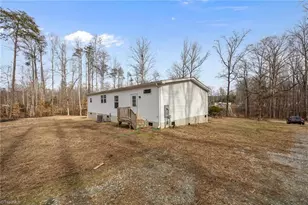 3309 E Calloway Dr, Haw River, NC 27258 - Photo 32