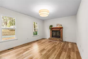 976 Chatfield Dr, Jamestown, NC 27282 - Photo 4