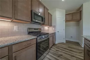 1324 Dandridge Dr, Kernersville, NC 27284 - Photo 10