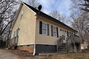 558 Chandler St, Winston-Salem, NC 27101 - Photo 2