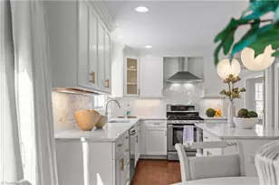 1005 Westminster Dr, Greensboro, NC 27410 - Photo 6