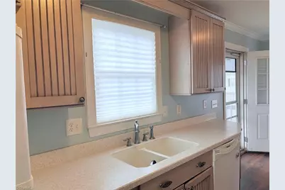 114 W Green Court, Greensboro, NC 27407 - Photo 8