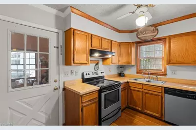 4404 Essex Court, High Point, NC 27265 - Photo 10