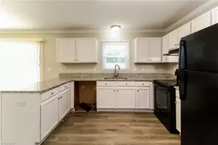 3607 Garden Place Rd, Greensboro, NC 27406 - Photo 4