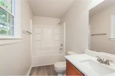 135 W Lakefield Drive, Greensboro, NC 27406 - Photo 12