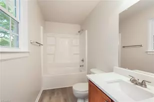 135 W Lakefield Dr, Greensboro, NC 27406 - Photo 12