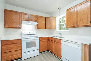 135 W Lakefield Dr, Greensboro, NC 27406 - Photo 8