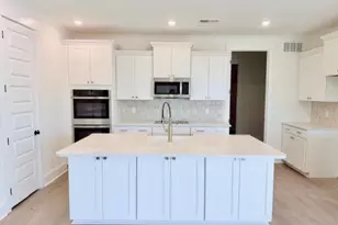 5600 Penguin Dr, Summerfield, NC 27358 - Photo 2