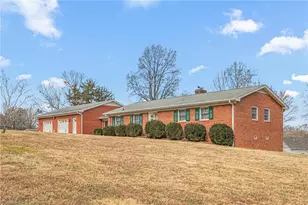 209 Dillard St, Mebane, NC 27302 - Photo 2