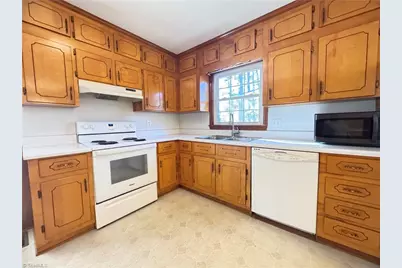 1122 Wells Circle, Asheboro, NC 27203 - Photo 8