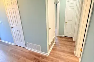 9 Bellows Ct, Greensboro, NC 27407 - Photo 12