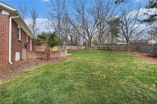 2702 Lilac Dr, Greensboro, NC 27408 - Photo 18