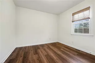 2702 Lilac Dr, Greensboro, NC 27408 - Photo 14