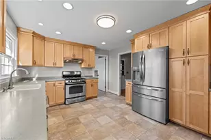 2804 W Cornwallis Dr, Greensboro, NC 27408 - Photo 8