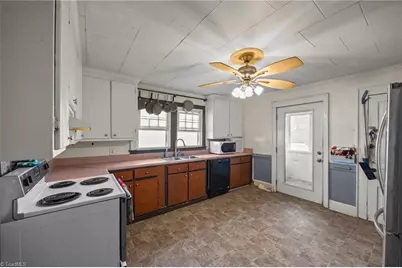 801 Whitsett Avenue, Gibsonville, NC 27249 - Photo 18