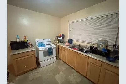 1606 Lincoln Street, Greensboro, NC 27401 - Photo 2