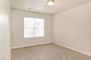 4656 Chapel Ridge Dr, Greensboro, NC 27405 - Photo 10