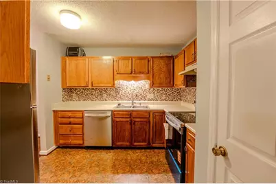 11 Meadowood Glen Way #B, Greensboro, NC 27409 - Photo 6