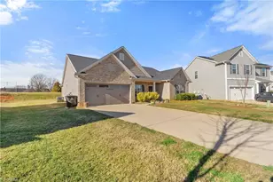 1378 Land Grv Dr, Kernersville, NC 27284 - Photo 4