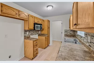 23 Thomasville High Drive, Thomasville, NC 27360 - Photo 14