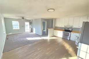 905 Hunt St, Burlington, NC 27217 - Photo 2