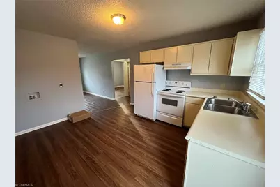 200 Wagstaff Street #D, Thomasville, NC 27360 - Photo 6