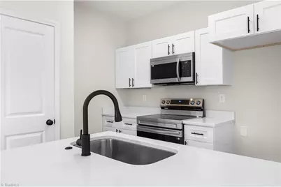 537 Flint Avenue, High Point, NC 27260 - Photo 4