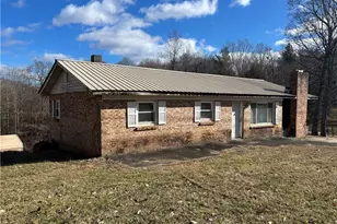 2990 Pipers Gap Rd, Mount Airy, NC 27030 - Photo 2