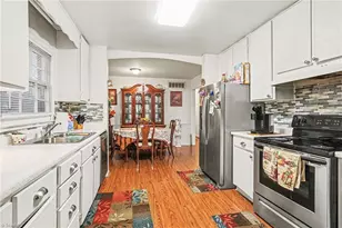 409 W Montcastle Dr, Greensboro, NC 27406 - Photo 10