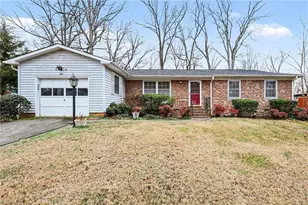 409 W Montcastle Dr, Greensboro, NC 27406 - Photo 2