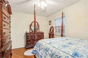 409 W Montcastle Dr, Greensboro, NC 27406 - Photo 14