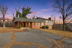 1625 Brushy Mountain Rd, Wilkesboro, NC 28697 - Photo 2