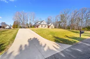 2614 Mableton Dr, Burlington, NC 27217 - Photo 2