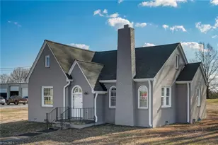 148 E Meadow Rd, Eden, NC 27288 - Photo 4