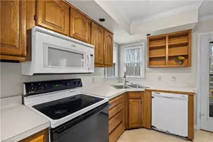 4203 Hunting Meadow Rd, Greensboro, NC 27406 - Photo 16