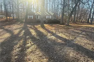 317 Idolbrook Dr, Greensboro, NC 27406 - Photo 2