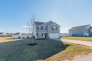 221 Estelle Dr, Lexington, NC 27295 - Photo 2