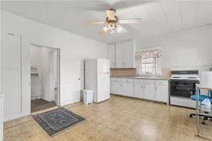 1004 W King St, Hillsborough, NC 27278 - Photo 8