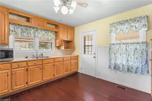 1008 W King St, Hillsborough, NC 27278 - Photo 8