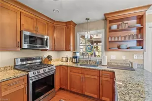 610 Colonial Dr, High Point, NC 27262 - Photo 10