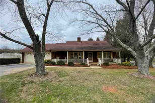 1240 Fairview Dr, Lexington, NC 27292 - Photo 2