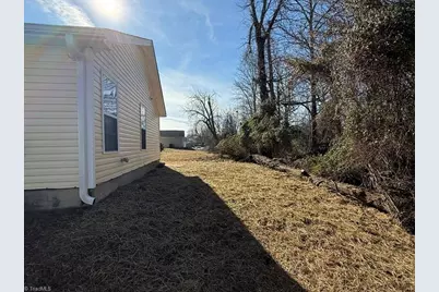 3221 N Ohenry Boulevard, Greensboro, NC 27405 - Photo 16