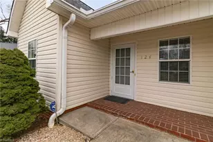 124 Bethania Oaks Cir, Pfafftown, NC 27040 - Photo 2