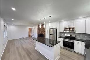 2841 Deerwood Dr, Winston-Salem, NC 27103 - Photo 4