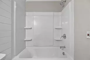 2221 Oak Hill Dr, Greensboro, NC 27408 - Photo 32