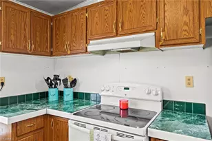 1058 Pearl Ct, Randleman, NC 27317 - Photo 14