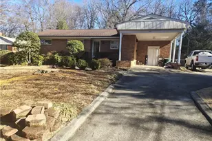 605 Westchester Dr, High Point, NC 27262 - Photo 2