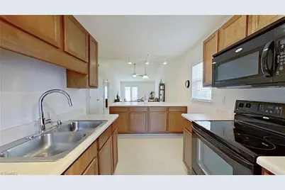 3350 Hyde Place Circle, Winston-Salem, NC 27103 - Photo 4